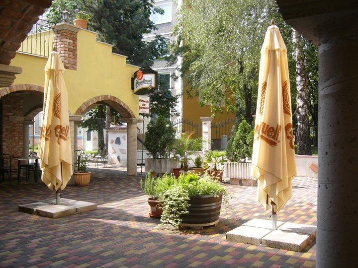 Penzion Da Giacomo Trenčín Exteriör bild